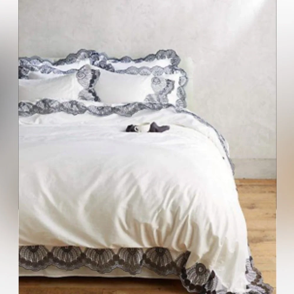 Anthropologie Eyelet Embroidered Duvet Cover Size Queen NEW